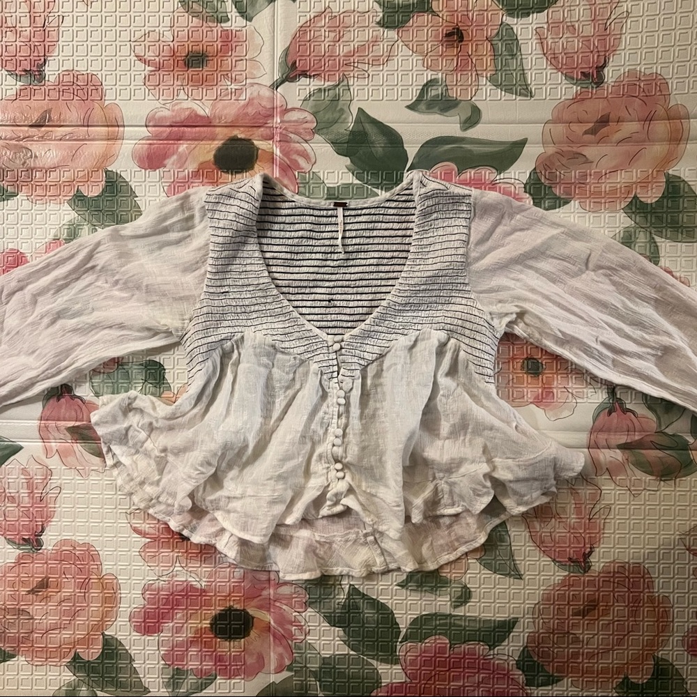 Womens White Free People Longsleeve V-Neck Ruffled & Ribbed Blouse Size Medium